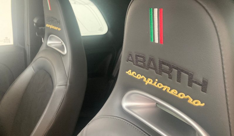 Abarth 595 1.4 Turbo T-Jet 165 CV Scorpioneoro completo